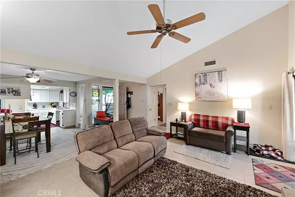 1715 Tollhouse LN, Clovis, CA 93611