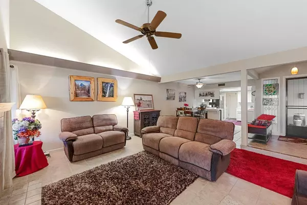 1715 Tollhouse LN, Clovis, CA 93611