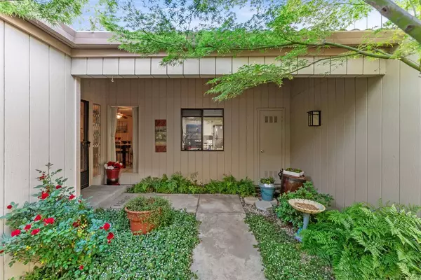 1715 Tollhouse LN, Clovis, CA 93611