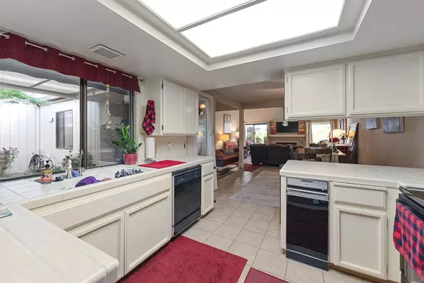 1715 Tollhouse LN, Clovis, CA 93611