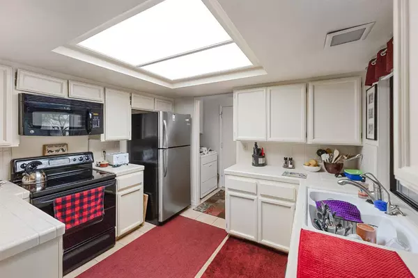 1715 Tollhouse LN, Clovis, CA 93611