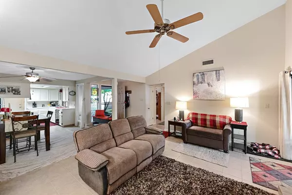 1715 Tollhouse LN, Clovis, CA 93611