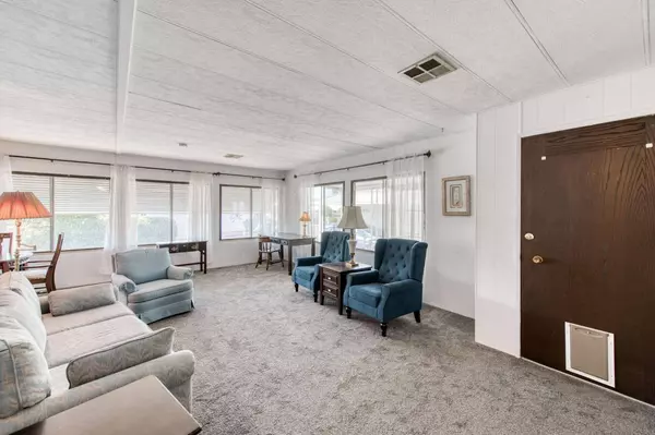 1001 Sylmar AVE #82, Clovis, CA 93612