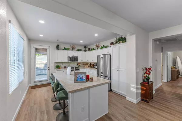 7387 E Robinson AVE, Fresno, CA 93737