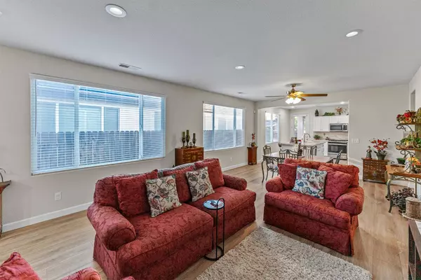 7387 E Robinson AVE, Fresno, CA 93737