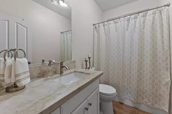 7387 E Robinson AVE, Fresno, CA 93737