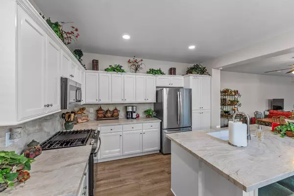 7387 E Robinson AVE, Fresno, CA 93737