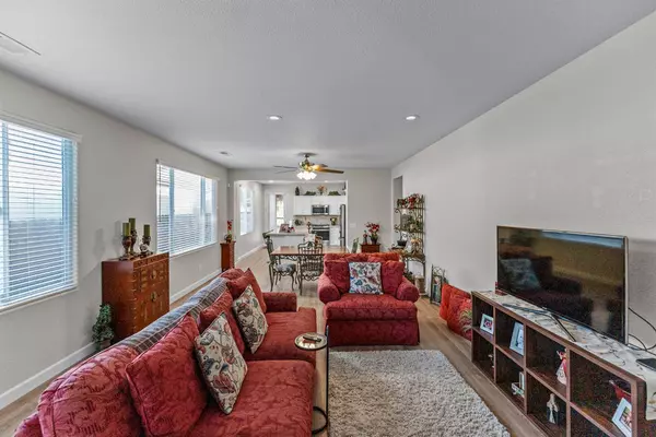 7387 E Robinson AVE, Fresno, CA 93737