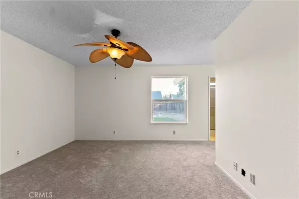 1001 Lakewood DR, Hanford, CA 93230