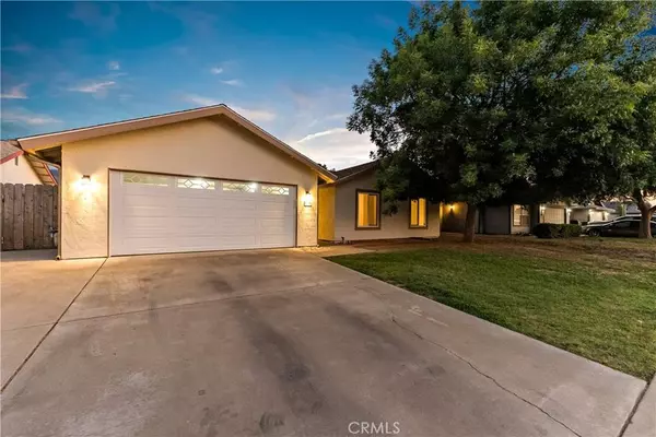 1001 Lakewood DR, Hanford, CA 93230