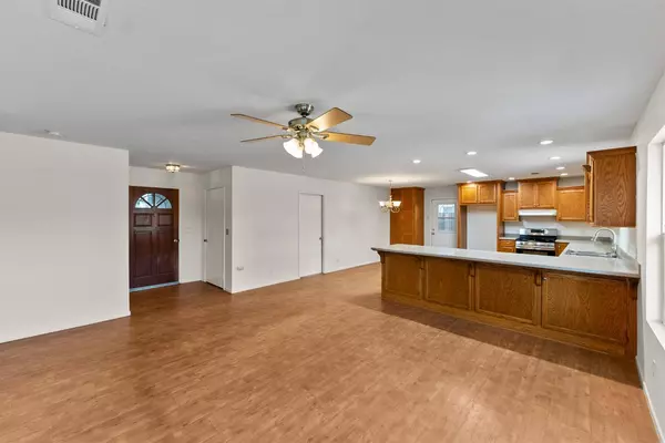 1001 Lakewood DR, Hanford, CA 93230