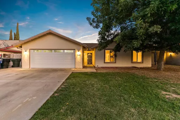 1001 Lakewood DR, Hanford, CA 93230