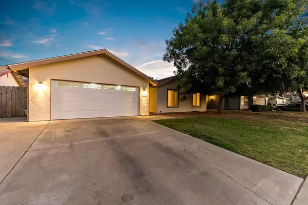 1001 Lakewood DR, Hanford, CA 93230