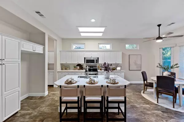 4648 N Windward WAY, Clovis, CA 93619