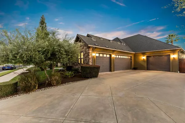 1860 N Langley AVE, Clovis, CA 93619