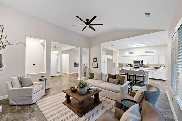 4648 N Windward WAY, Clovis, CA 93619