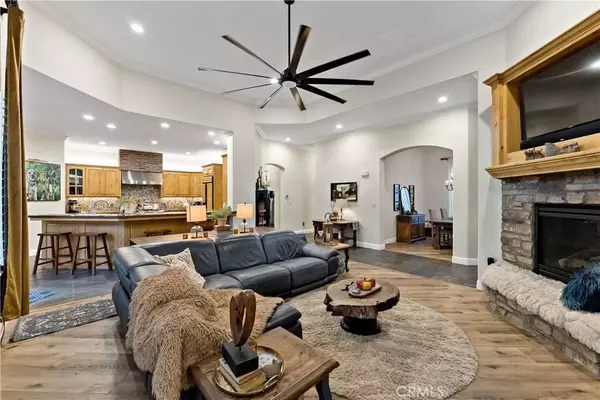 1860 N Langley AVE, Clovis, CA 93619