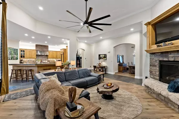 1860 N Langley AVE, Clovis, CA 93619