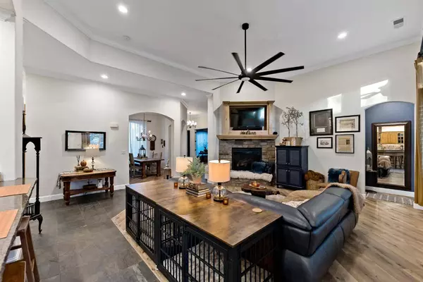 1860 N Langley AVE, Clovis, CA 93619