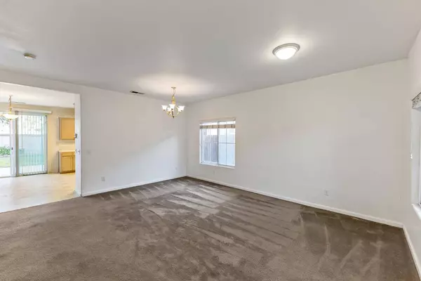 6083 E Andrews AVE, Fresno, CA 93727