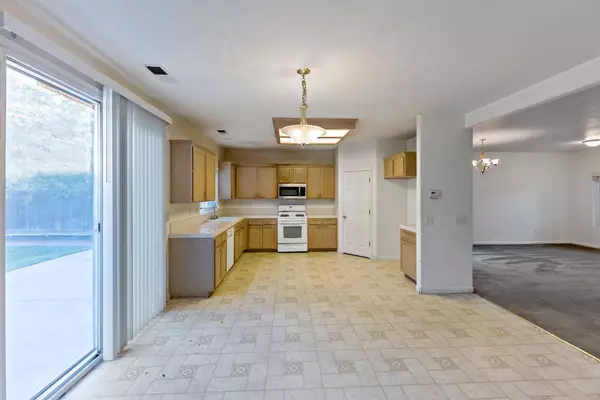 6083 E Andrews AVE, Fresno, CA 93727