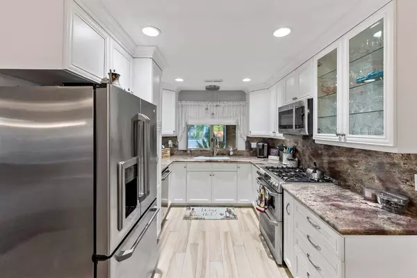 1533 Sunnyside AVE, Clovis, CA 93611