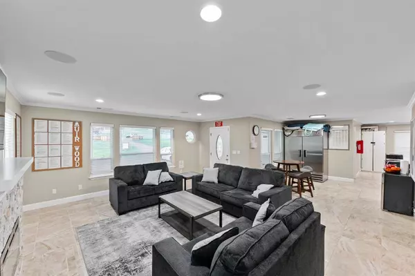 18804 Auberry RD, Clovis, CA 93619