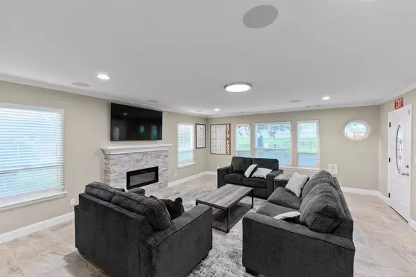 18804 Auberry RD, Clovis, CA 93619