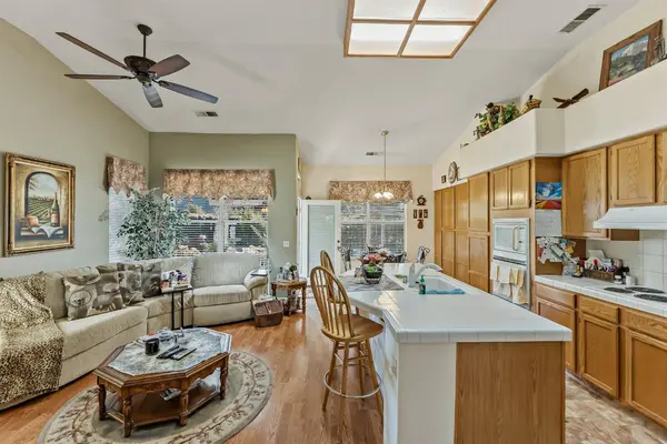 8613 N Whitney AVE, Fresno, CA 93720