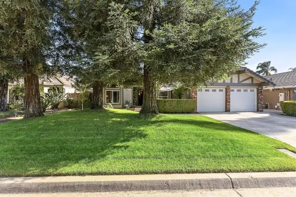 1917 E Quincy AVE, Fresno, CA 93720