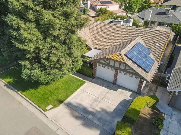 1917 E Quincy AVE, Fresno, CA 93720