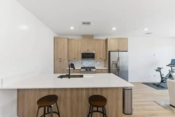 579 N Adler LN, Clovis, CA 93611