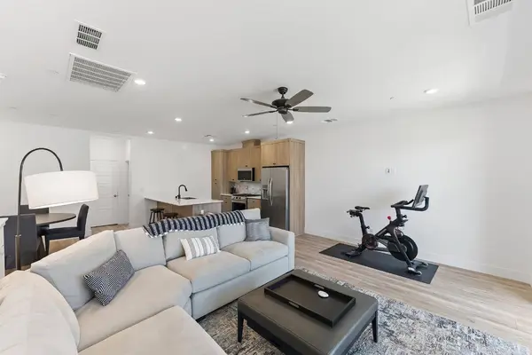 579 N Adler LN, Clovis, CA 93611