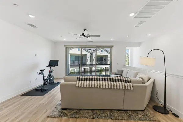 579 N Adler LN, Clovis, CA 93611