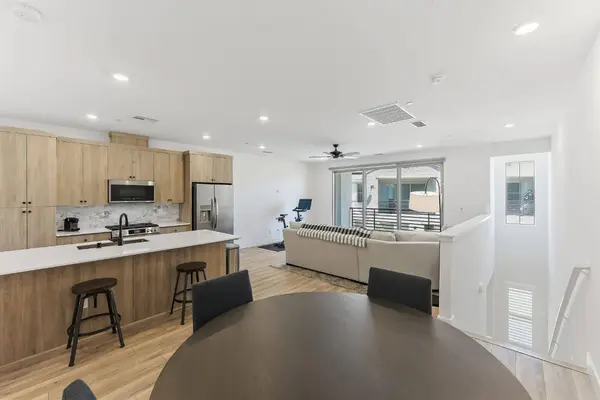 579 N Adler LN, Clovis, CA 93611