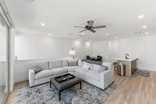 579 N Adler LN, Clovis, CA 93611