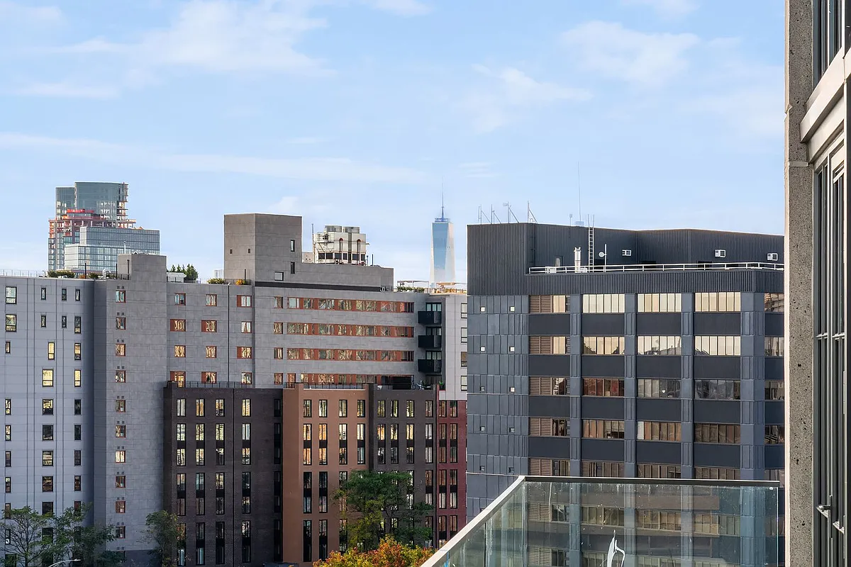 22-18 Jackson Avenue 1010 Court Square Queens NY 11101