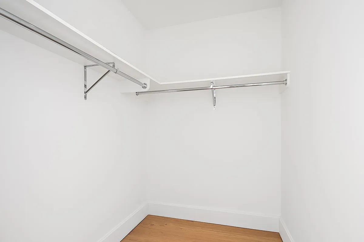 22-18 Jackson Avenue 1010 Court Square Queens NY 11101