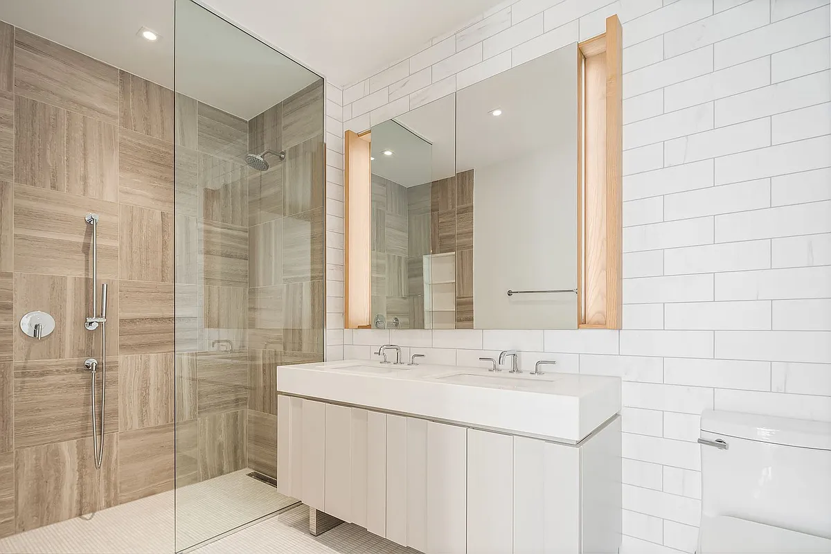 22-18 Jackson Avenue 1010 Court Square Queens NY 11101