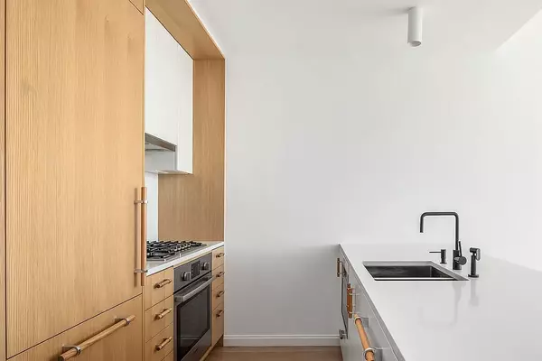 Long Island City, NY 11101,22-18 Jackson Ave #1010