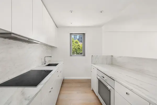 200 E 62nd St #5D, New York, NY 10065-8327