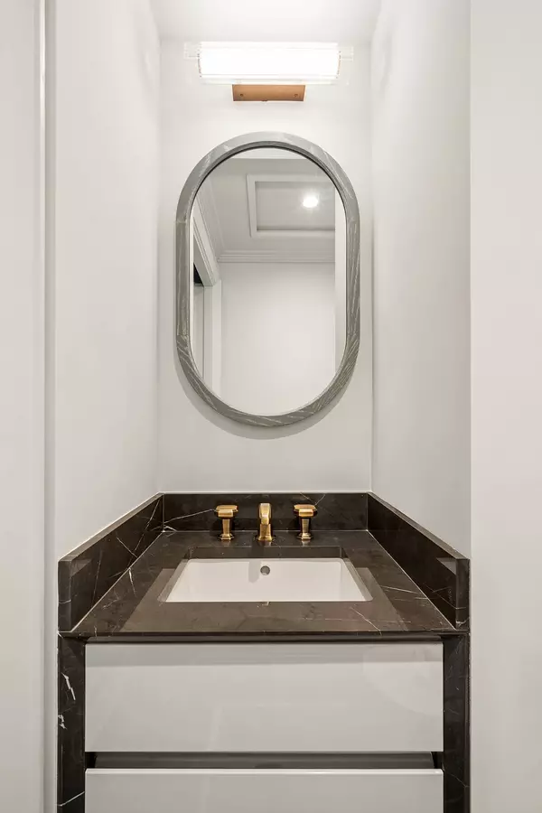 303 Park Avenue #0, Manhattan, NY 10022