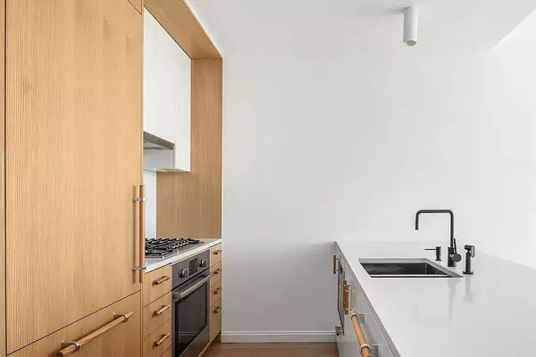 22-18 Jackson Avenue #1010, Queens, NY 11101