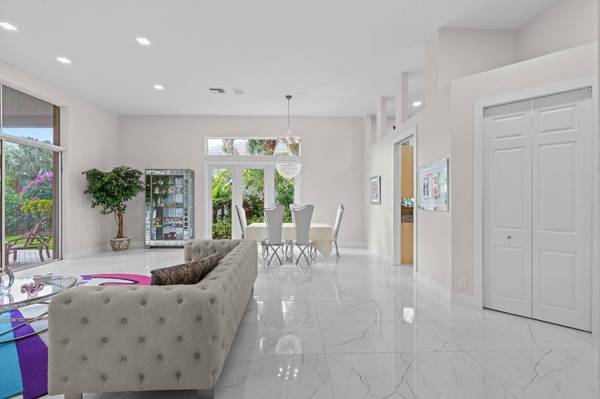 16112 Villa Vizcaya PL, Delray Beach, FL 33446