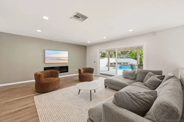 13235 Bavarian, San Diego, CA 92129