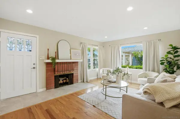 11390 Acrux, San Diego, CA 92126