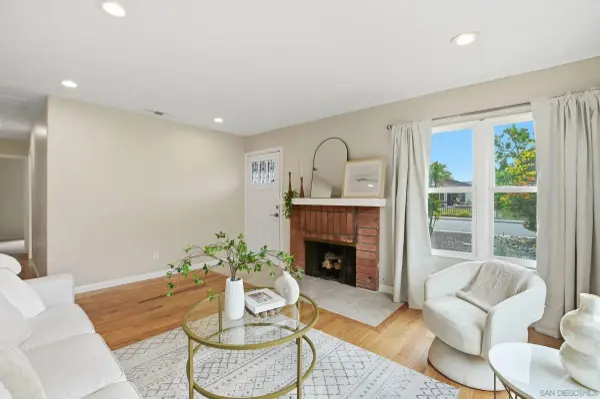 11390 Acrux, San Diego, CA 92126