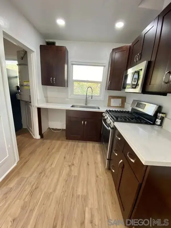 3420-22 Cherokee Pt., San Diego, CA 92104
