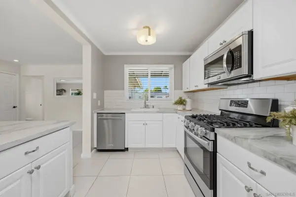 3265 Geddes Dr, San Diego, CA 92117