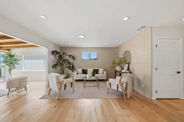 3265 Geddes Dr, San Diego, CA 92117